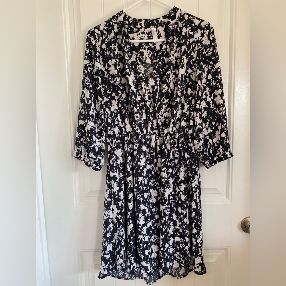 Xhilaration Target Black & White Patterned Flowy Women’s Large HiLo Dress Vneck